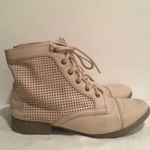 Perforated Leather Cream Combat Boots Size 7.5